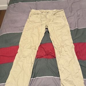 Uniqlo khaki chino (jeans style)